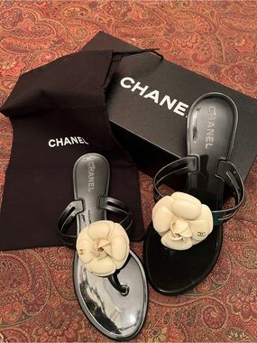 Authentic CHANEL Jelly Thong Sandals Black/Cream Camellia Size 39 Complete Set!